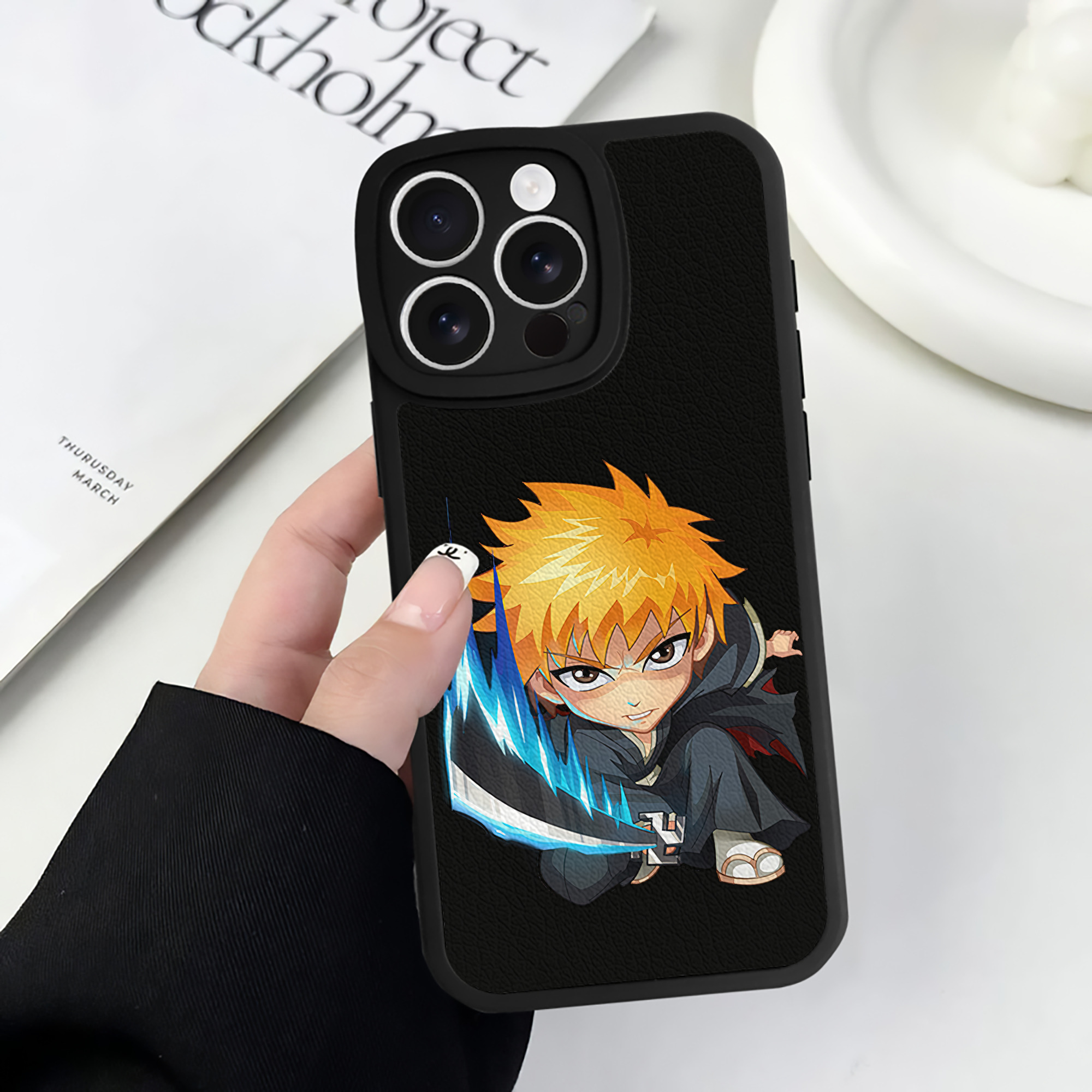 （画像用） ブリーチ 黒崎一護（くろさき いちご）BLEACH Kurosaki Ichigo 【iPhone 16シリーズ対応】シリコンスマホケース（レザー調） 材質：シリコン